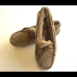 UGG Dacota (7) GRAY Pewter NWT